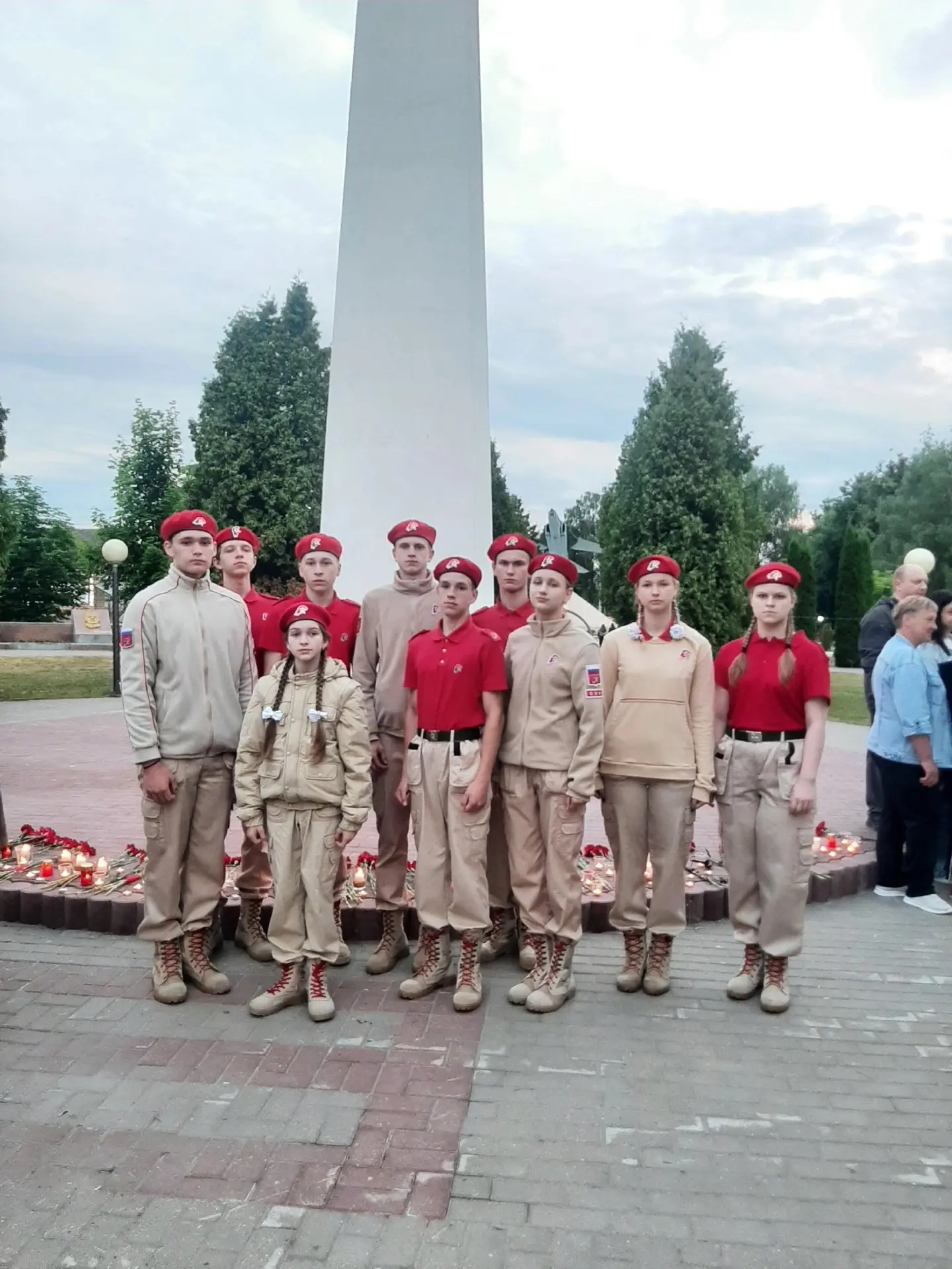 🕯️ Свеча памяти: Мы помним и чтим 🕯️

Сегодня, 22 июня, в 4:00 утра на площади Победы прошла тради