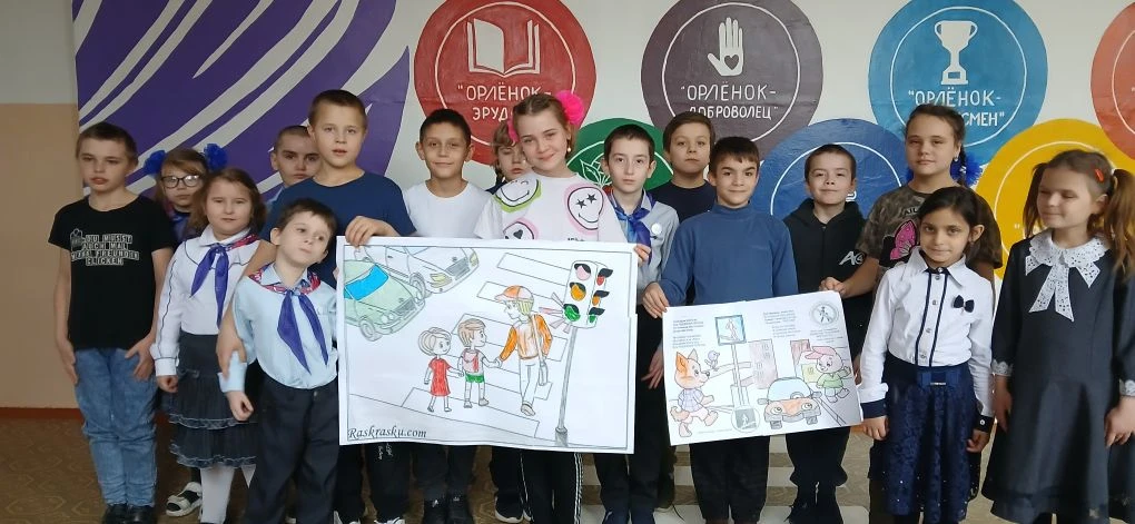 Креативно о важном: в нашей школе прошел творческий марафон по ПДД! 🚦✂️

Дорогие друзья,  в стенах 