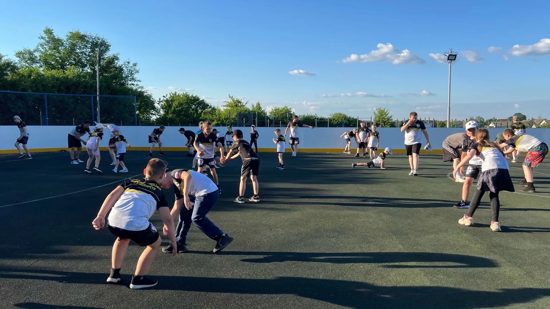 Вспомнили детство и отлично провели время!
Сегодня на летней площадке все играли в «Догони». 🔥
Гром