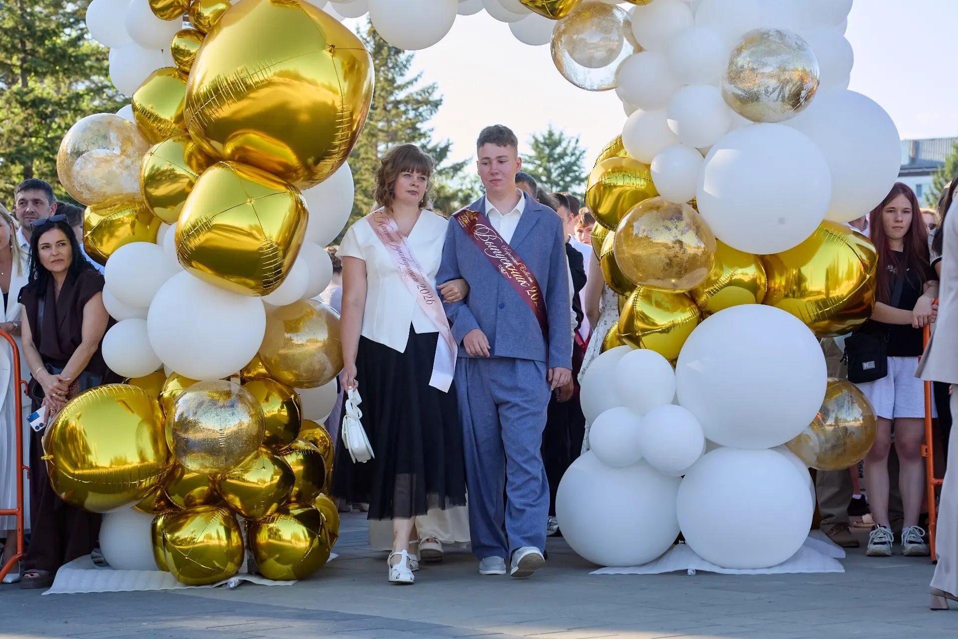 🎉 Поздравляем наших дорогих выпускников 2026 года с окончанием школы! 🎓
✨ На выпускном вечере были