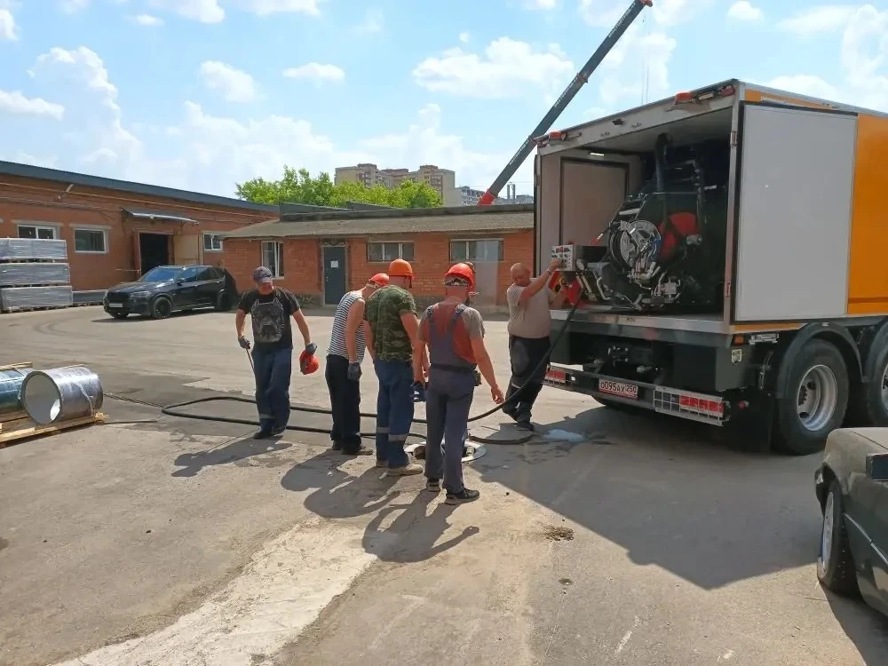 Специалистами Химкинского водоканала выполнена промывка линии канализации по аресу: Сходня, ул. Киро