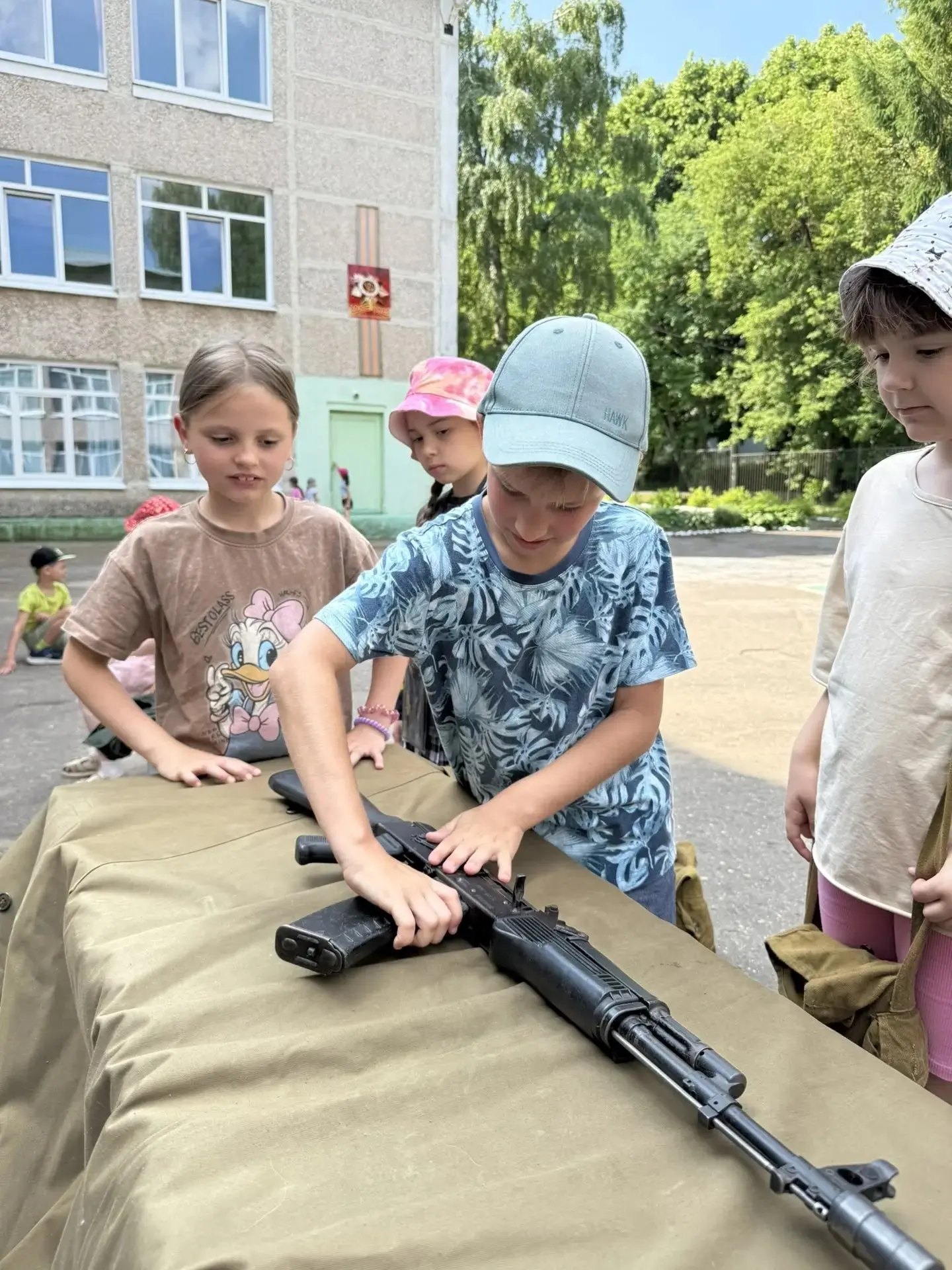 В лагере «Солнышко» прошла военно-патриотическая игра «Zа Россию»: НВП, мужество и командный дух
В п