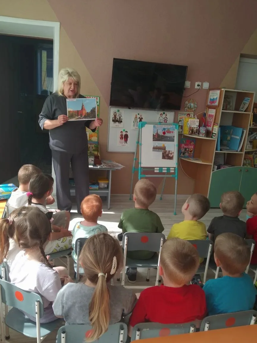 "ИСТОРИЯ СЕМЬИ - ИСТОРИЯ СТРАНЫ"👨‍👩‍👧‍👦🇷🇺

💫В группе №4 (4-5 лет) состоялось занятие, направл