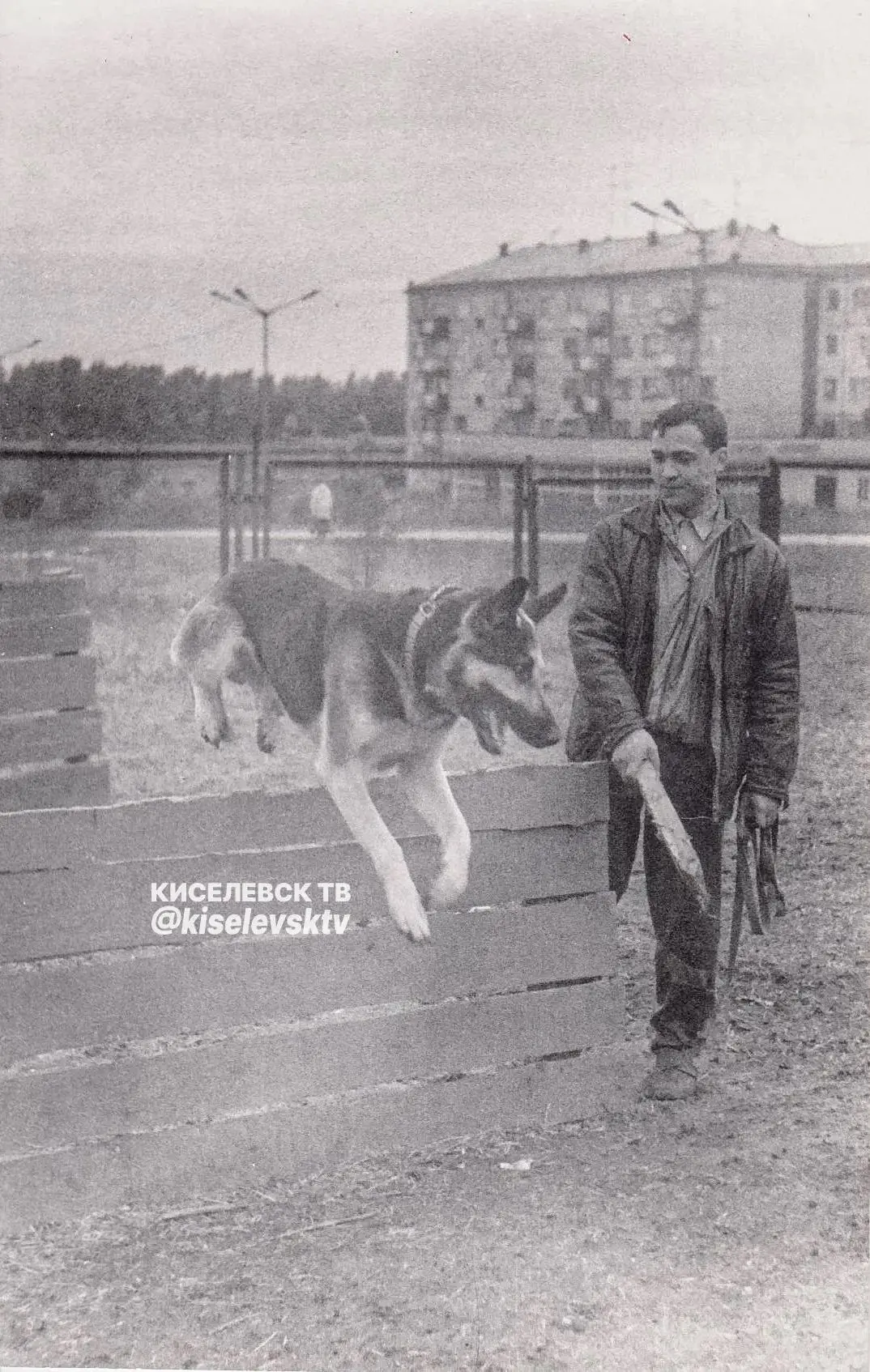 Киселевск. Черно-белая история.
 
В 90-е годы в Киселевске, как и во всей стране, был всплеск интере