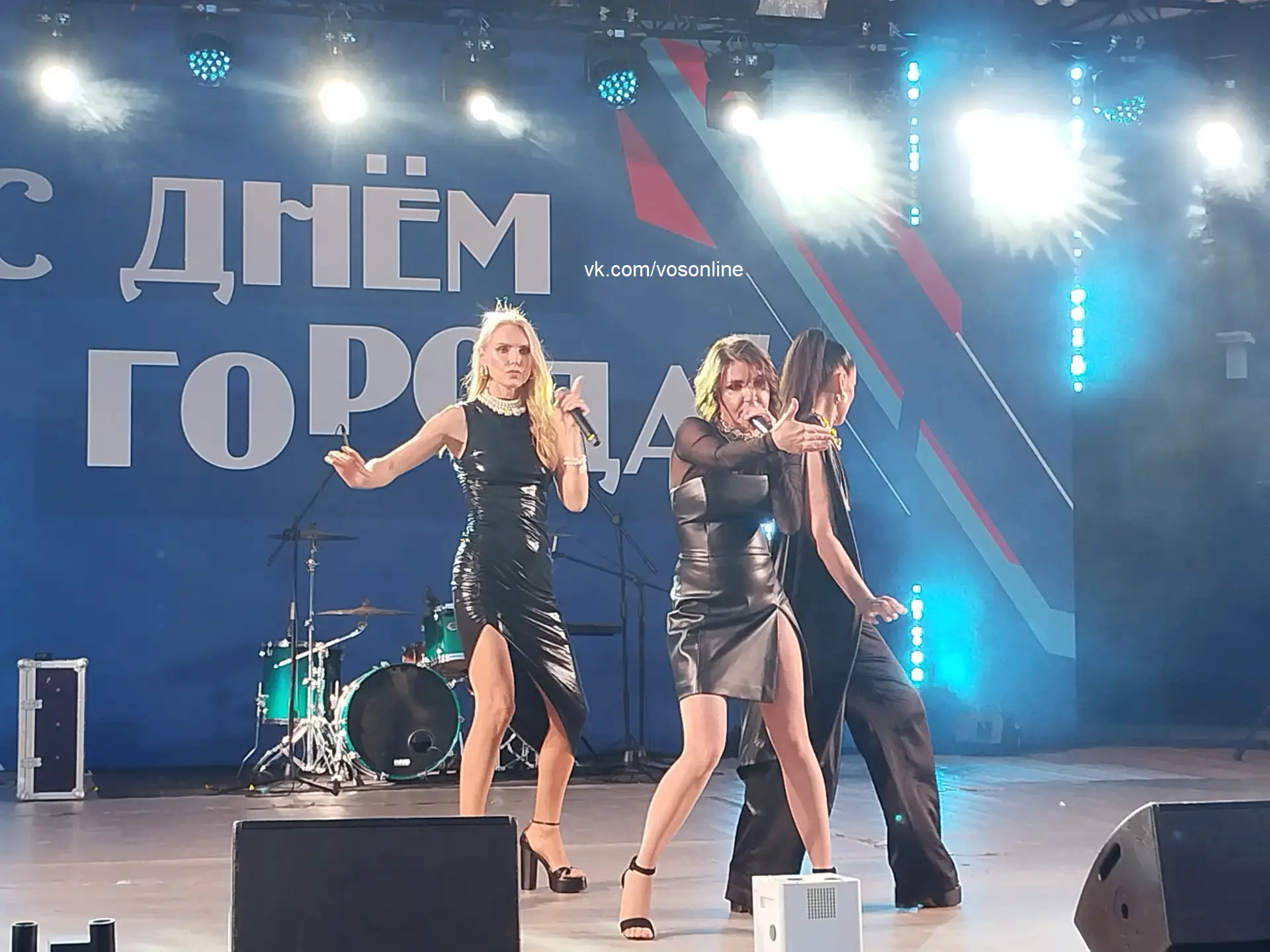 Видео с выступления группы "Стрелки" в Воскресенске уже в ВК vk.com/vosonline
Кто был вам понравилос