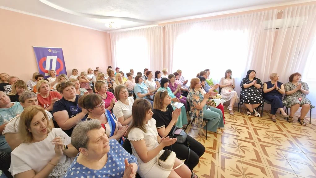 Почет и уважение людям, чья работа одаривать теплом, надеждой и заботой. И сегодня самое время сказа