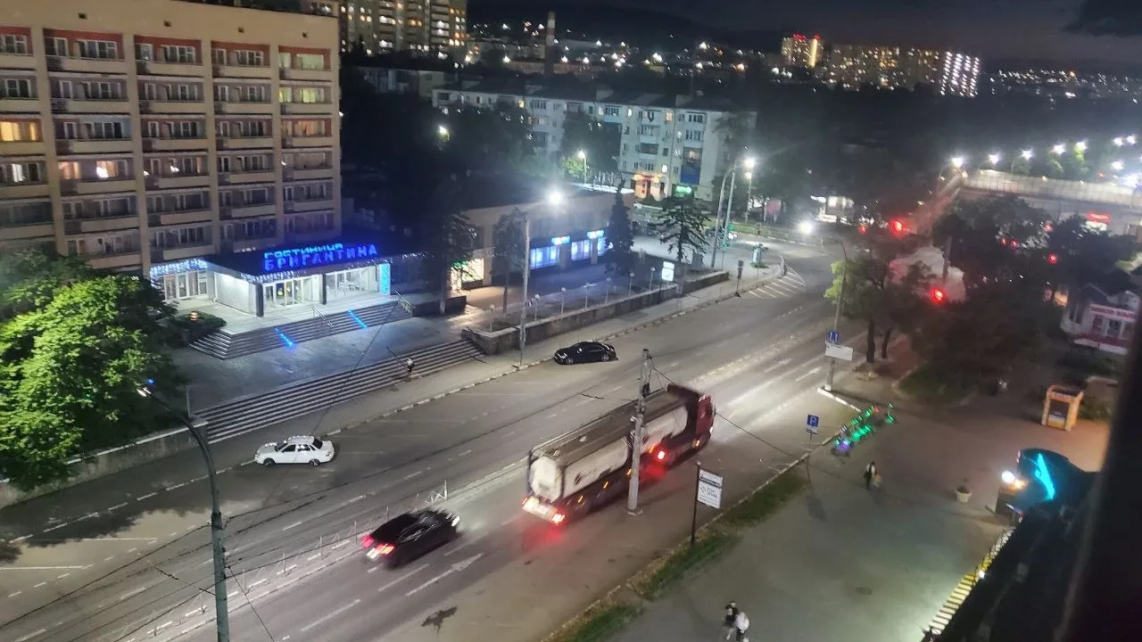 А с каких пор по Анапскому шоссе разрешен проезд данного транспорта?

@nvrsk_new