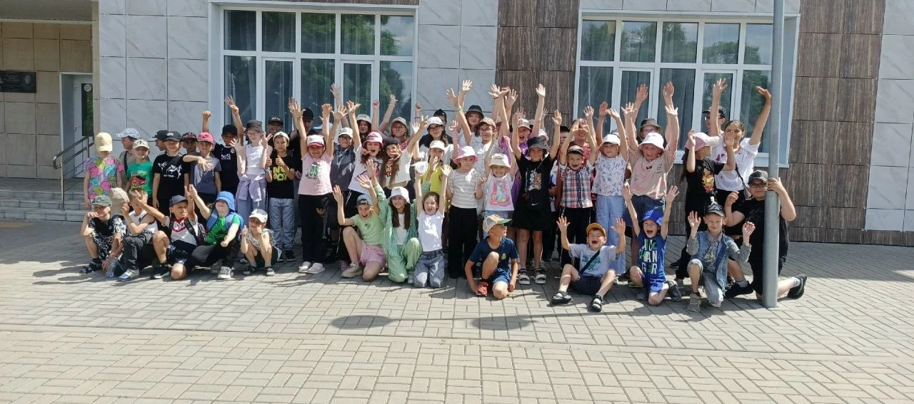 Сегодня в нашем лагере 
"Солнышко"было по‑настоящему
 жарко но не из‑за погоды, а из‑за 
азарта и за