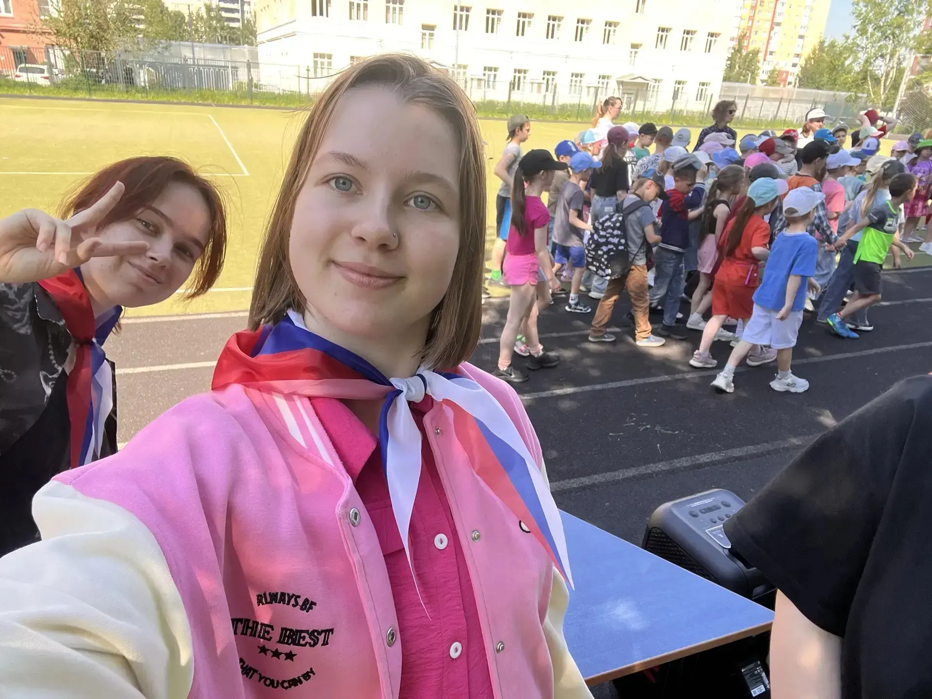 Наши десятиклассницы – настоящие вожатые! 🌟С гордостью сообщаем: наши ученицы 10 класса, Полина П. 