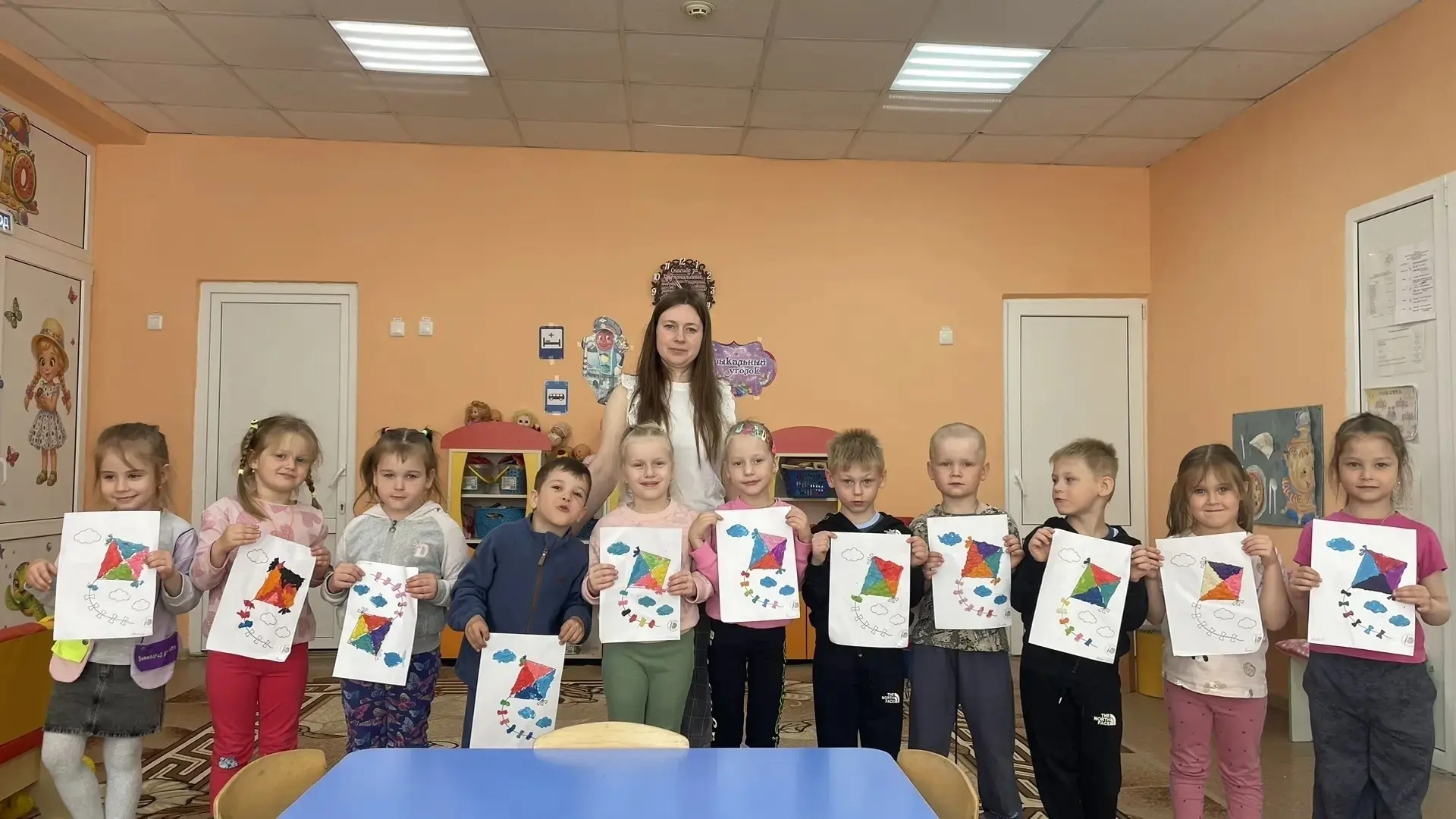 В старшей группе 🌞"Солнышко "🌞 состоялось тематическое занятие на тему🦋🐞 «Ура, лето!☀️». В ходе 