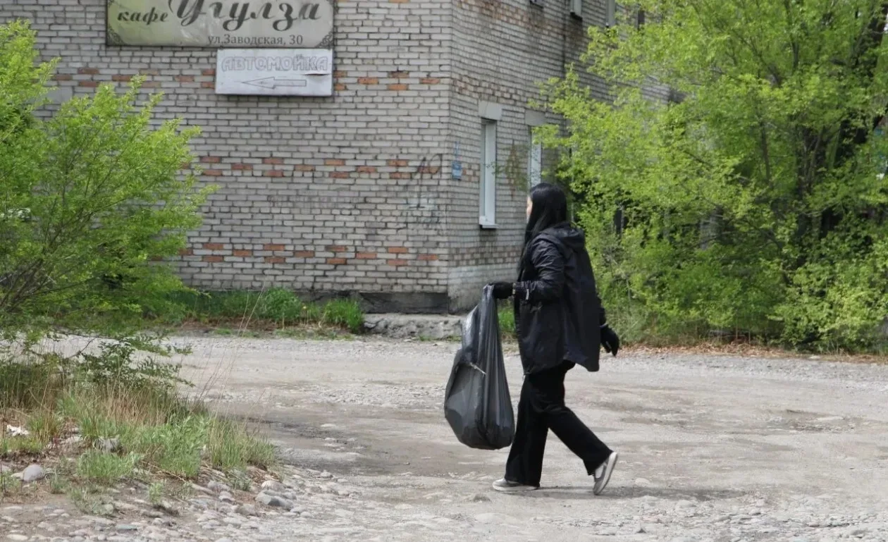 Коллектив Минсельхозпрода Тувы принял участие в еженедельном субботнике 

Сегодня сотрудники Министе