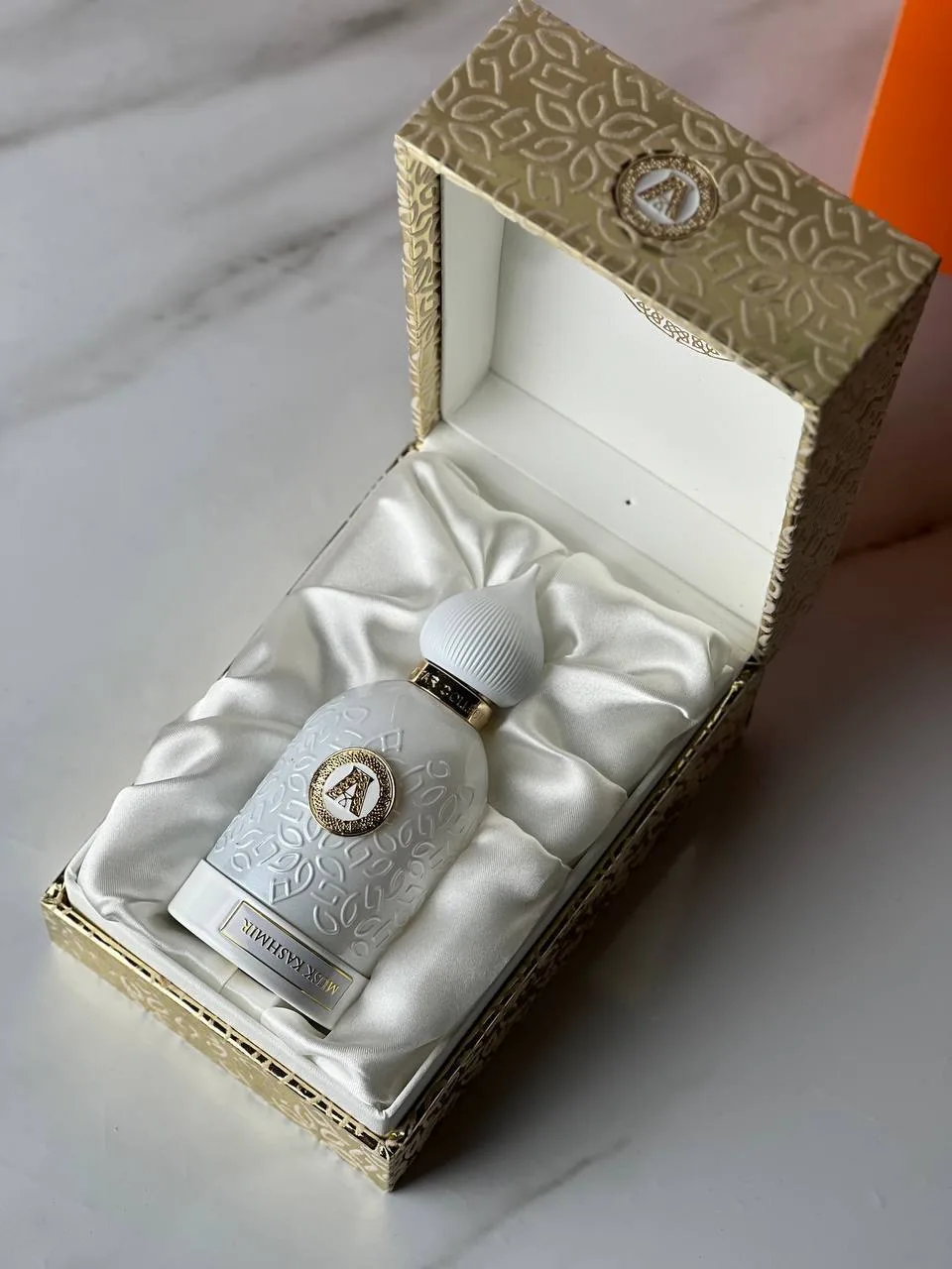 Musk Kashmir Extrait de Parfum

💐 Ноты аромата:
• Верхние: мускус, белые цветы
• Сердце: кедр, санд