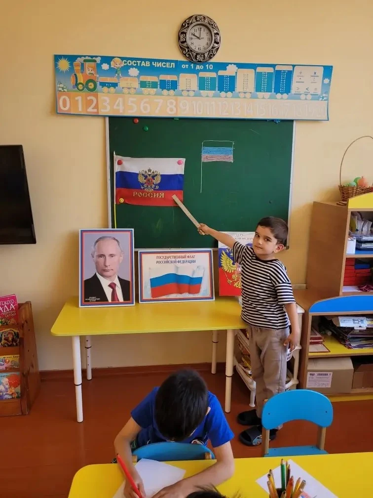 Беседа "12 июня-День России"🇷🇺🇷🇺
Цель: Воспитание любви и гордости к своей стране через формиров
