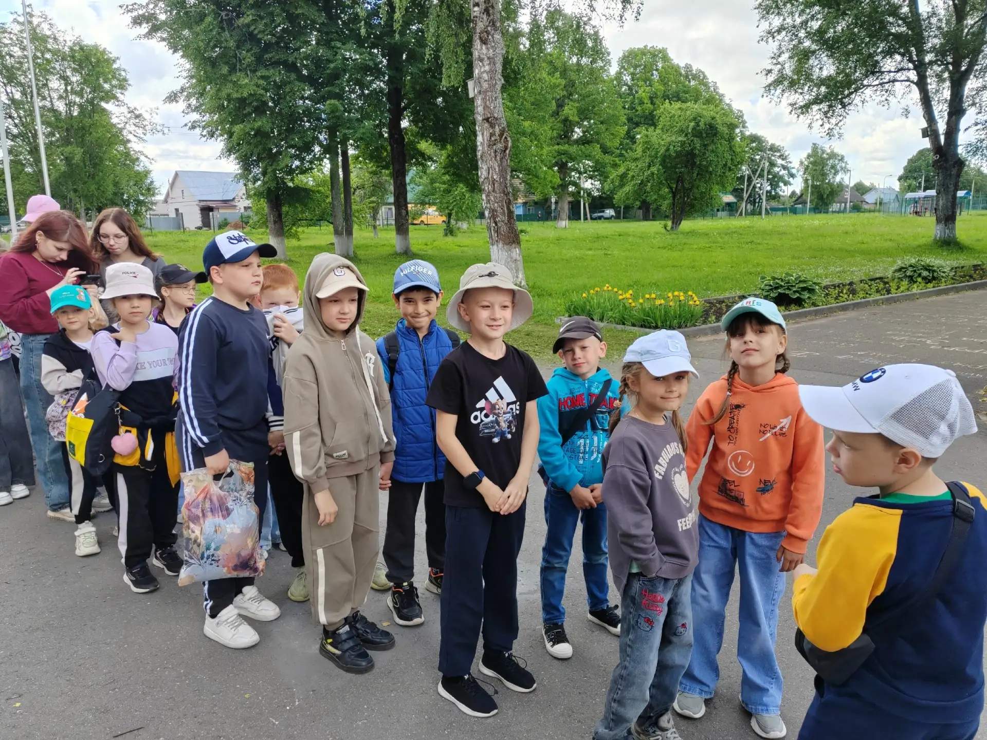 🌲 День приключений на Западной Двине!

Самые младшие отряды нашего пришкольного лагеря отправились 