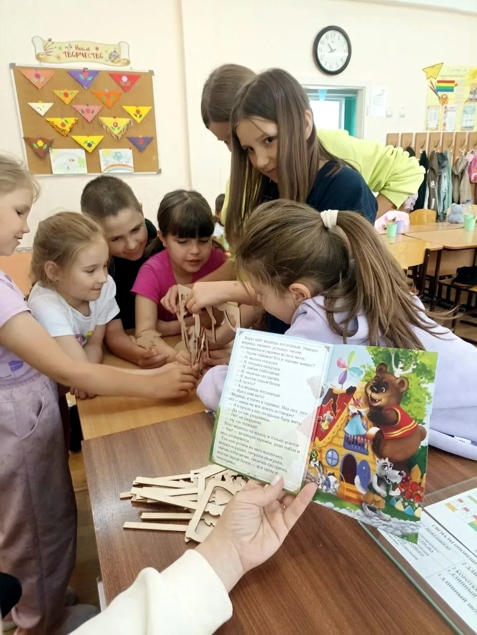 🎭 🌈Там на неведомых дорожках: наш театральный квест! ✨ 
 
В День Защиты детей в нашем лагере было 