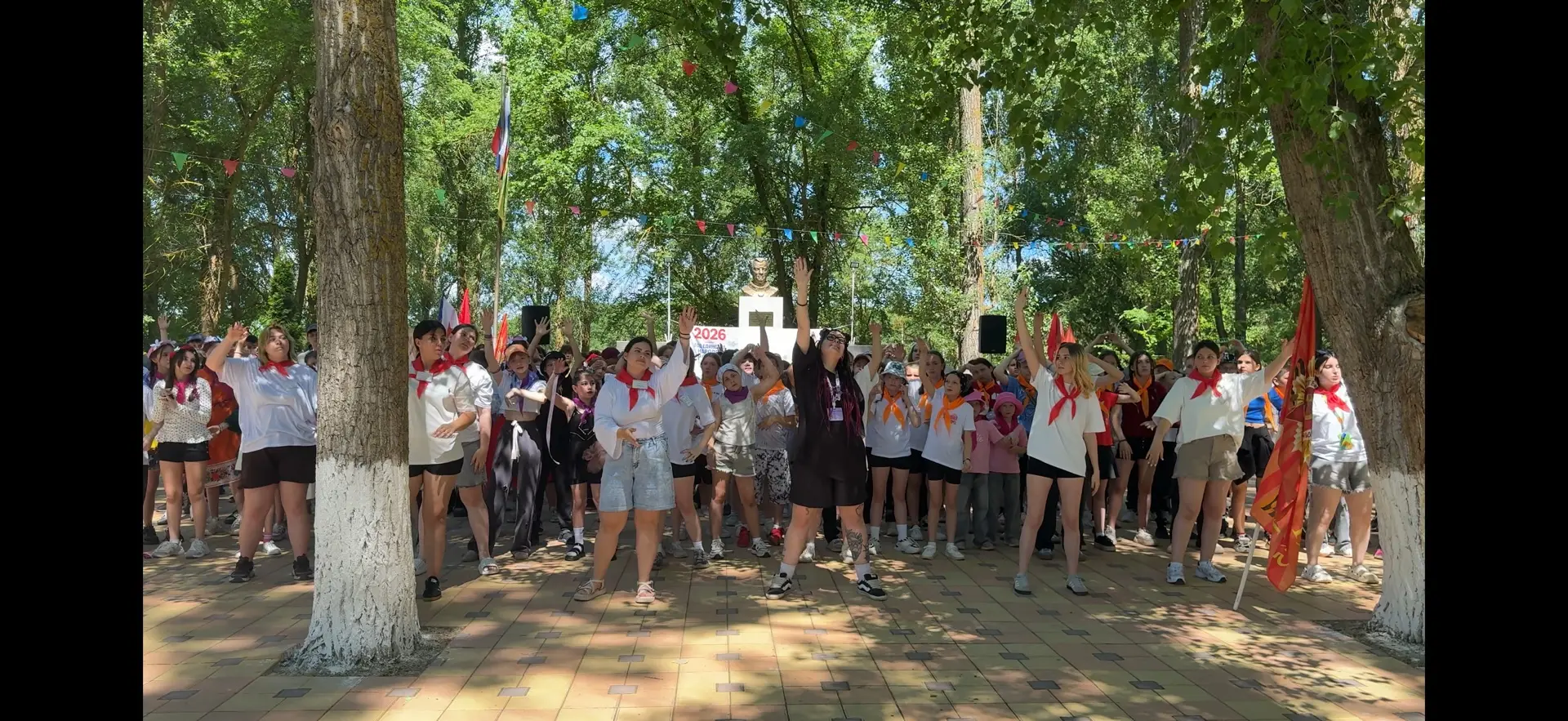 🎉Сегодня наша лагерная смена официально стартовала с грандиозным размахом.
Мы не просто открыли сме