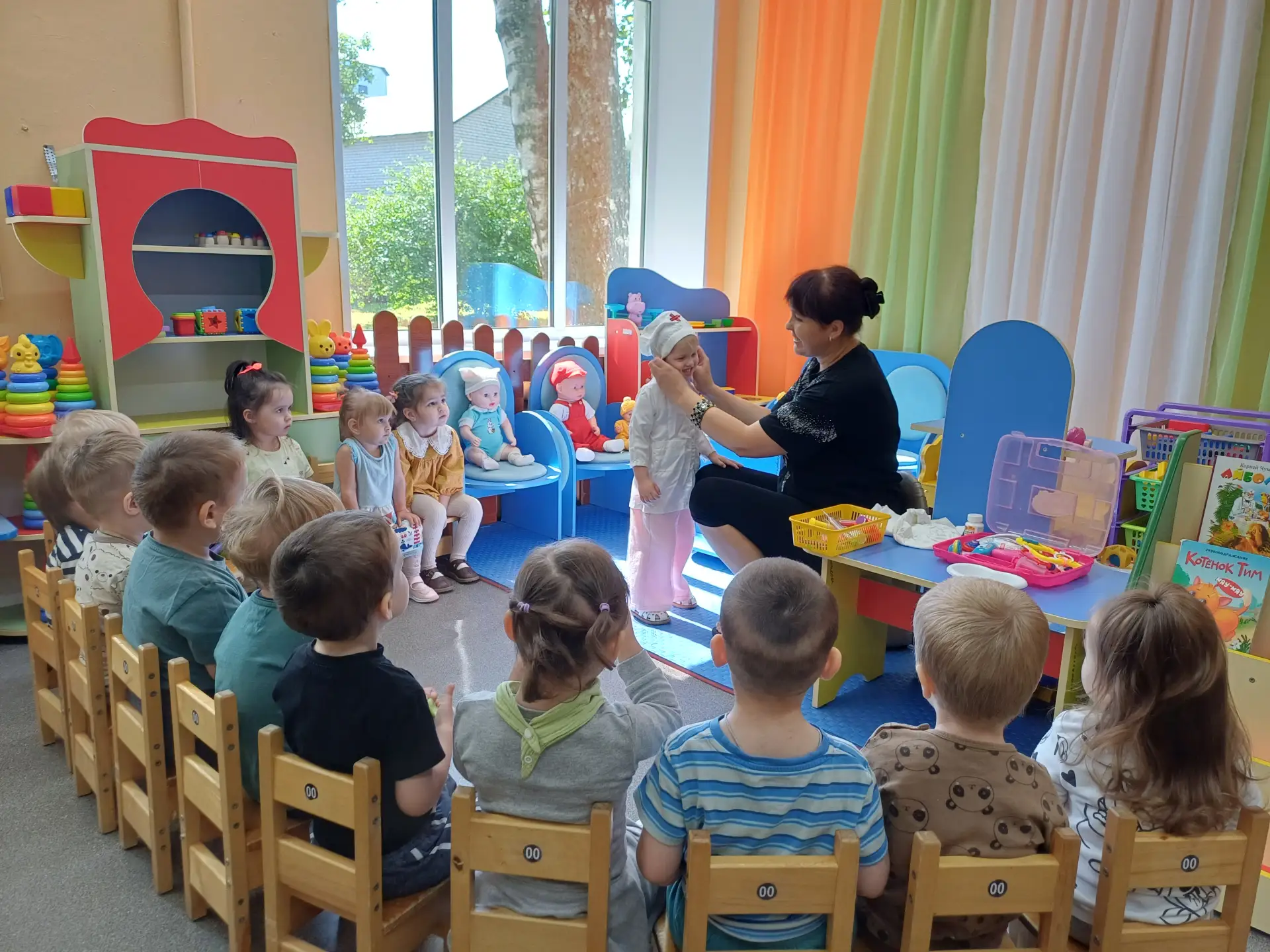 👶 Малыши и мир профессий: всё через игру! 🧸

Знаете, как крохи знакомятся с профессиями? Не по кни
