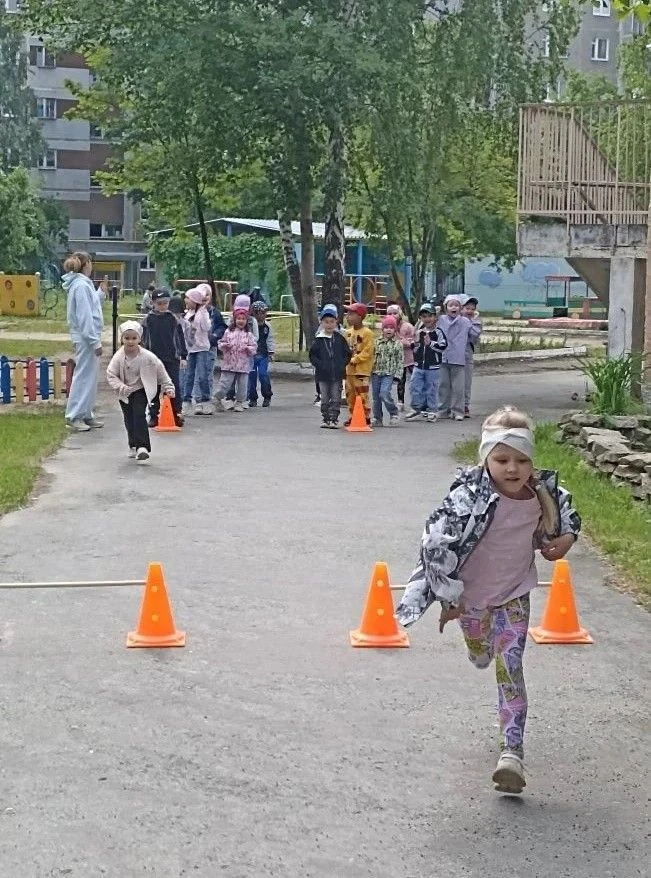 Бег, улыбки и рекорды: как прошёл наш День бега! 🏃‍♀️🏃‍♂️В нашем детском саду царил настоящий спор