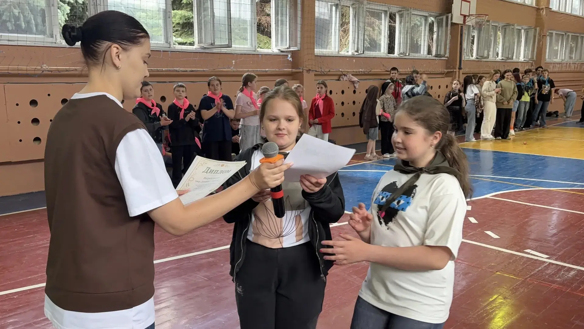 Летние каникулы в самом разгаре,а мы
продолжаем проводить воспитательные мероприятия в лагерях с дне