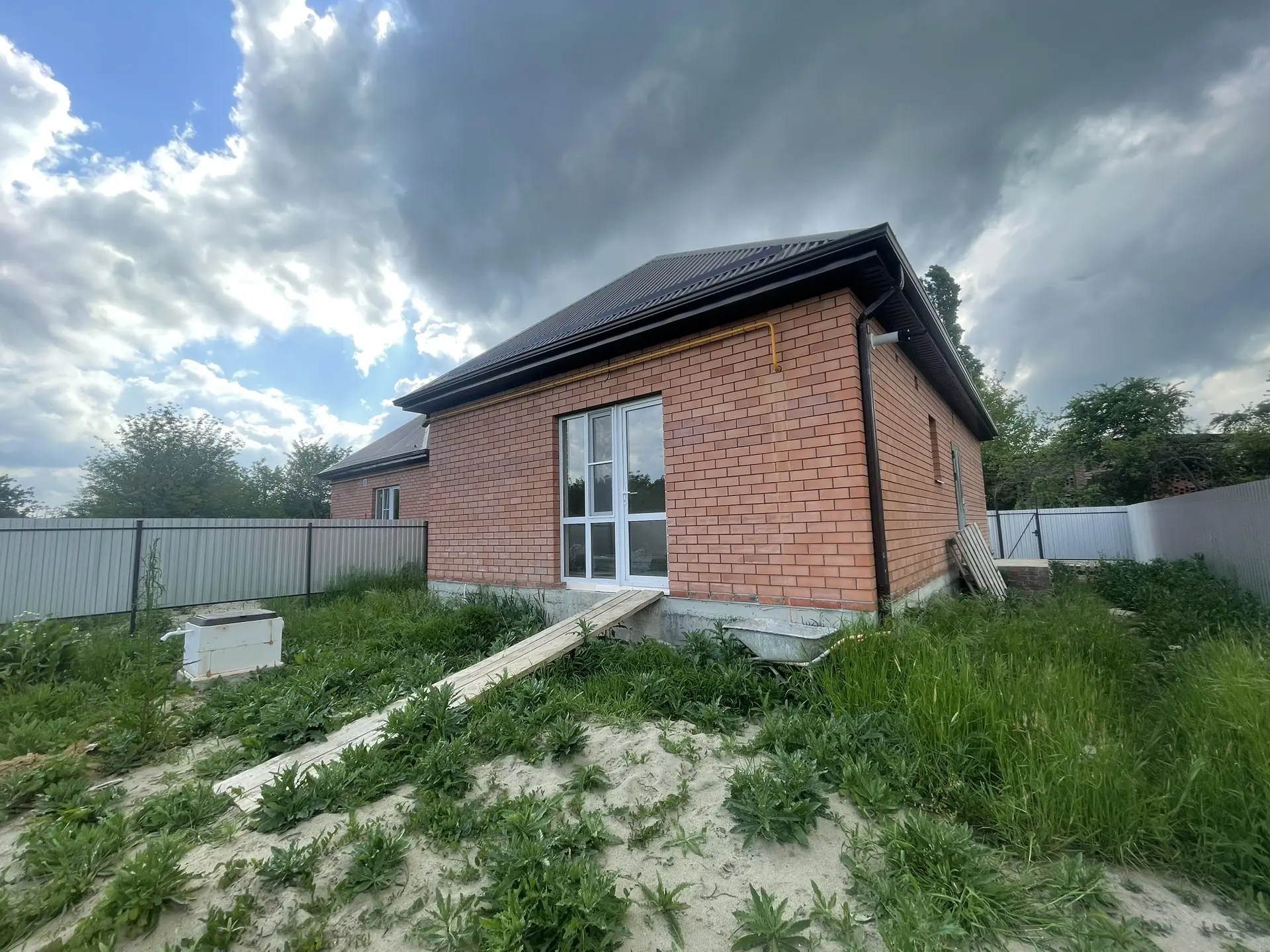 🔥 Дом с ГАЗОМ и ремонтом! 3 комнаты.

📍центральный район ст. Северская 

✅ Подходит под семейную и