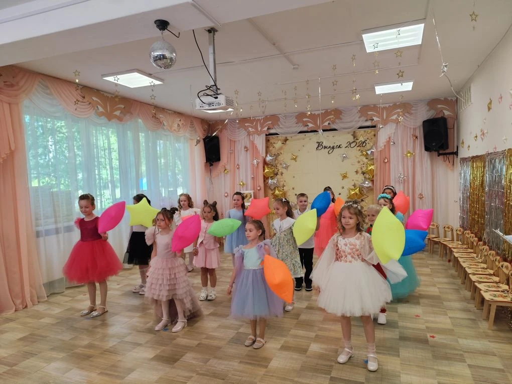 29 мая в подготовительной группе "Семицветик" прошел выпускной бал!
Дорогие наши выпускники! Вы уход