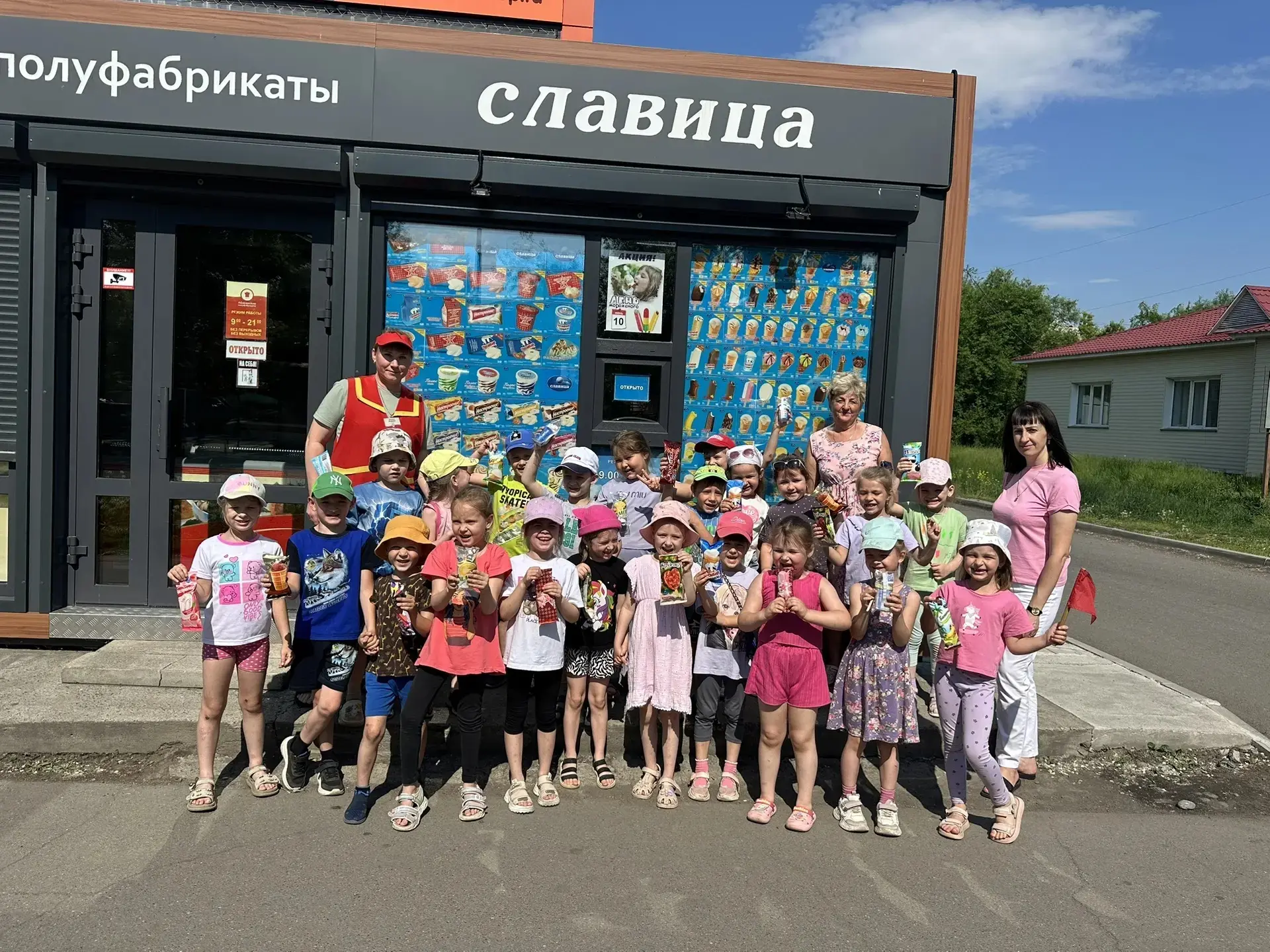 10 июня - Всемирный день мороженого 🍨🍨🍨
Сегодня  ребята подготовительной Б группы весь день посвя
