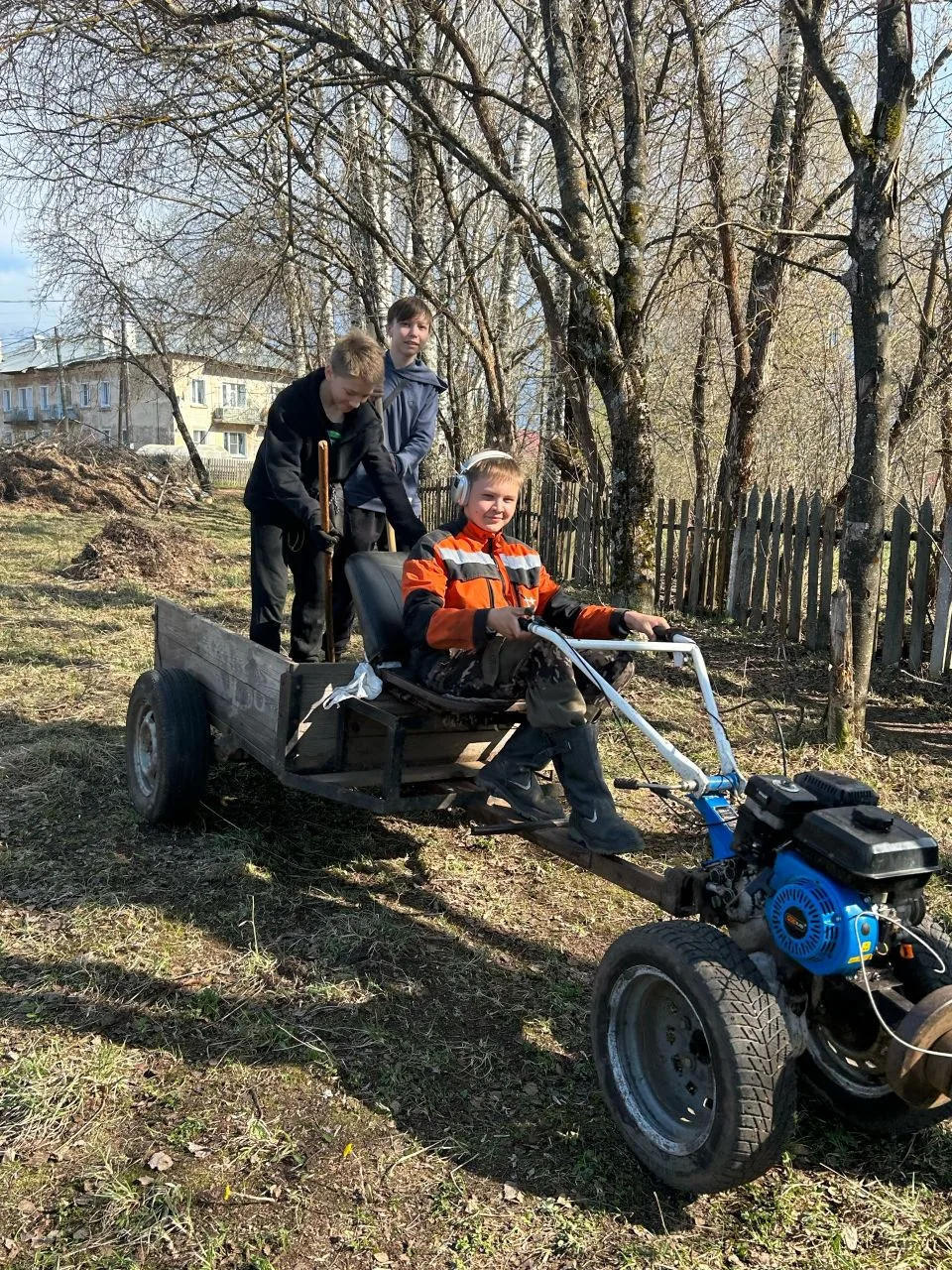 🌟 В нашей школе прошёл трудовой десант! 🌟

👷‍♂️ Ученики, педагоги и сотрудники объединились, чтоб