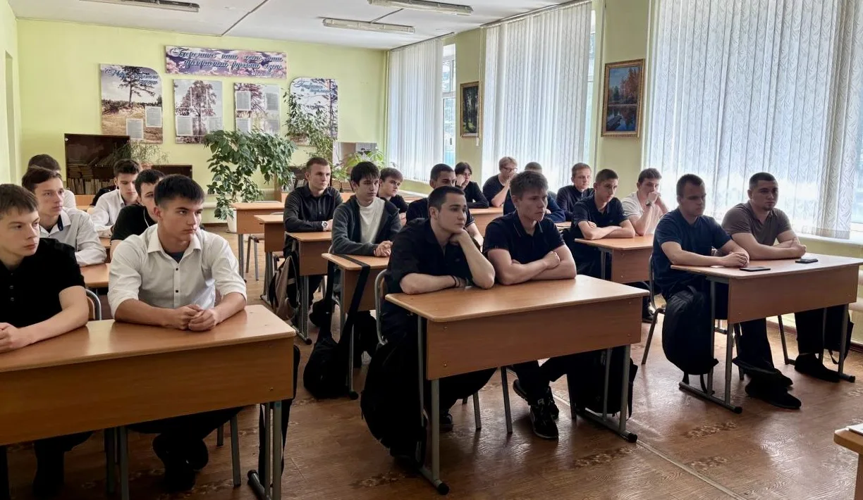 В техникуме состоялась важная беседа на тему противодействия терроризму и экстремизму⚡️

Гостем меро