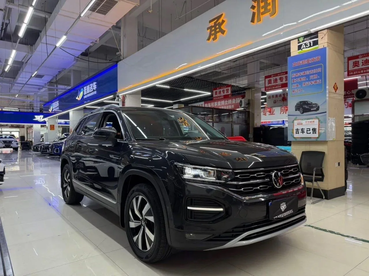 Куплен в Китае для заказчика:

Volkswagen Tayron 2022 года
▫️Объем двигателя: 1,4л /РКПП / 2WD
▫️Про