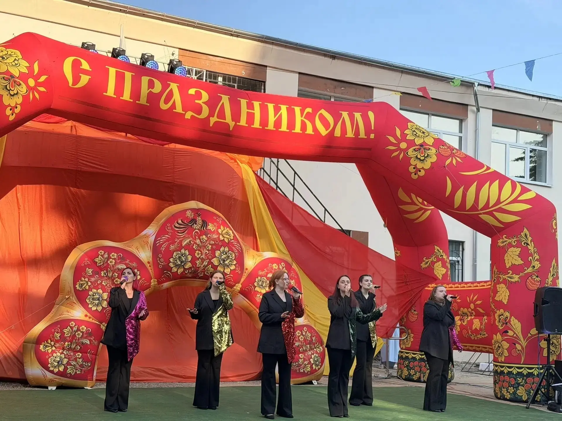 🌻🎉 12 июня Народный вокальный коллектив МО «Модерн» (руководитель: Л.В. Лазарева) Дворца культуры 