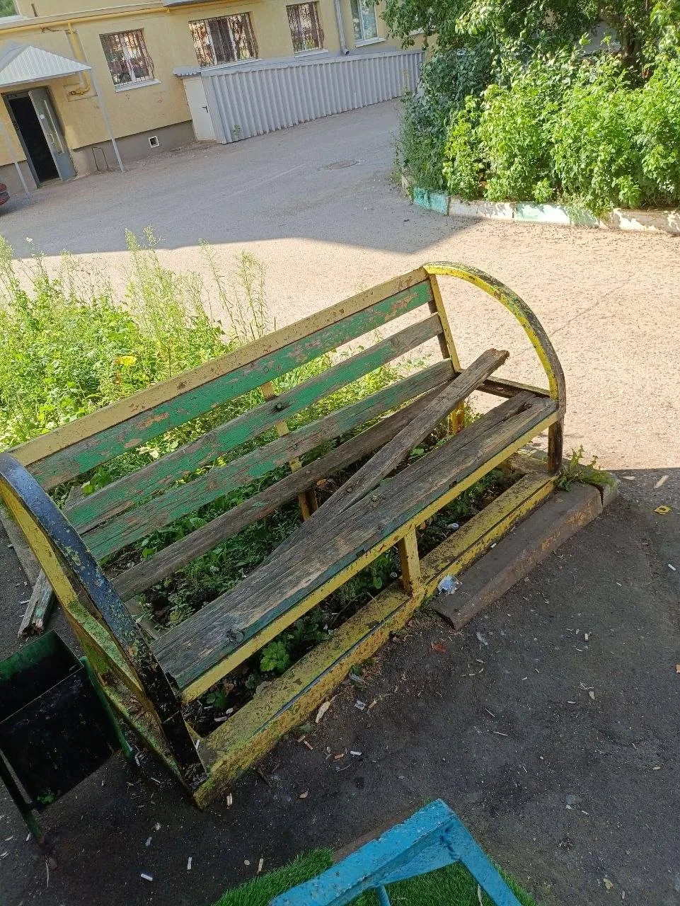 «Памятник» бесхозяйственности в Альметьевске

Им стала лавочка у третьего подъезда на ул. Шевченко, 