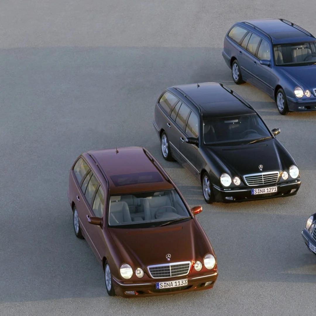 Mercedes‑Benz E‑Class 1999 года (W/S210): седаны и универсалы Elegance, Classic, Avantgarde.