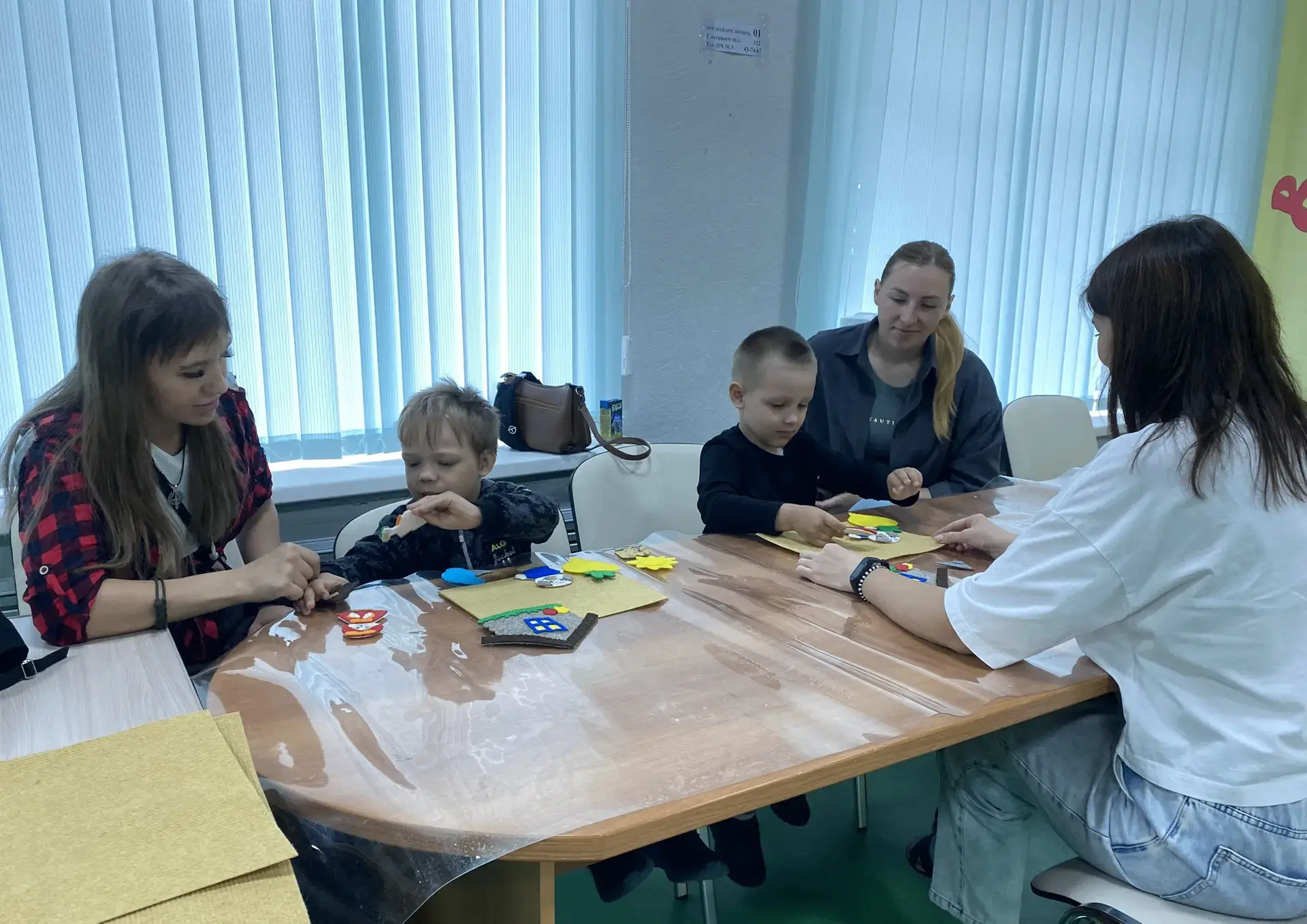 В рамках Детско-родительского клуба «Тоддлер- группа» было проведено занятие «Репка».☀
Занятие начал