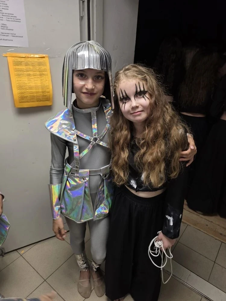 💃✨ Яна Бобова + Афина Браун = ✨💃

Наши звёздочки из 3‑Б встретились на Международном конкурсе «Бле