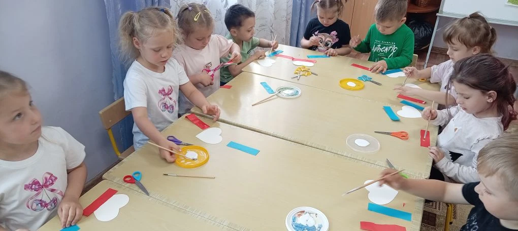 ✨🇷🇺Маленькие ручки, большое сердце и любовь к России! В преддверии Дня России воспитанники младшей