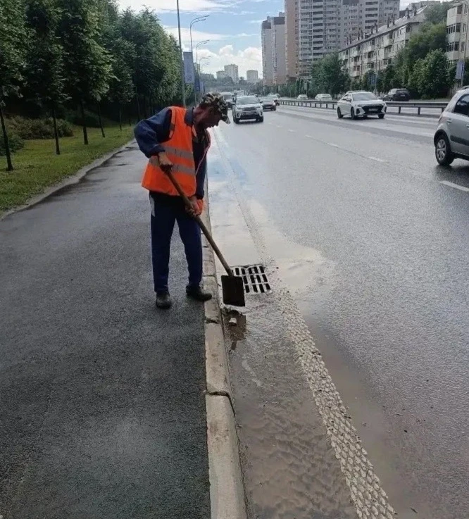 🌧 Работа идёт - подтопления устраняются

Сегодня в Казани прошли обильные дожди и выпало 3.6 мм оса