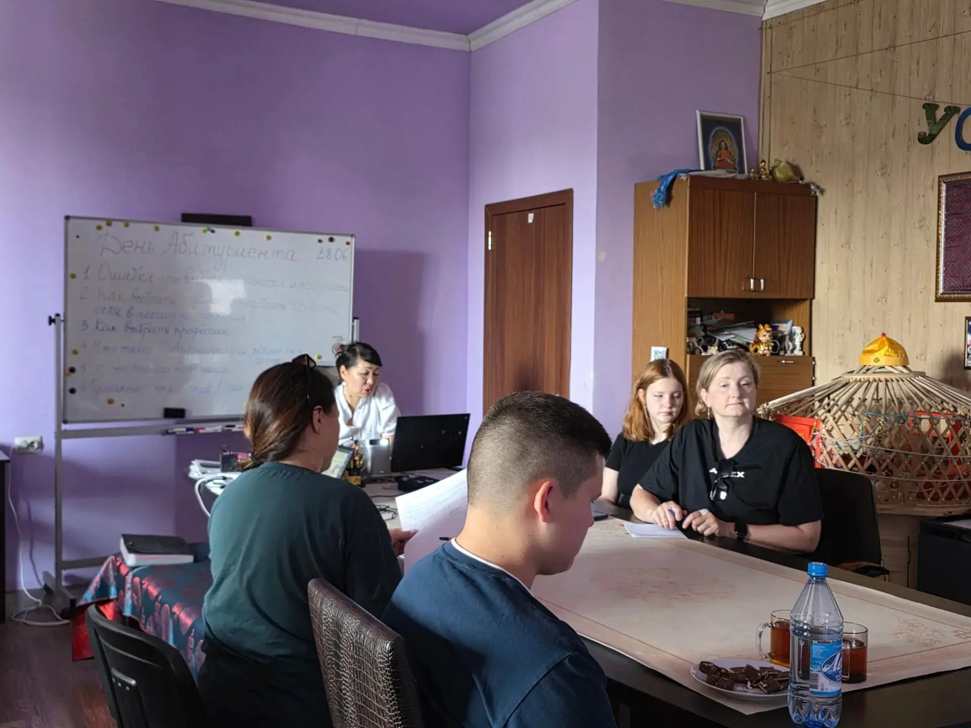 Меня часто спрашивают, не поздно профориентацию пройти в 11 классе, в 25 или 40... лет?

- Нет.

Даж