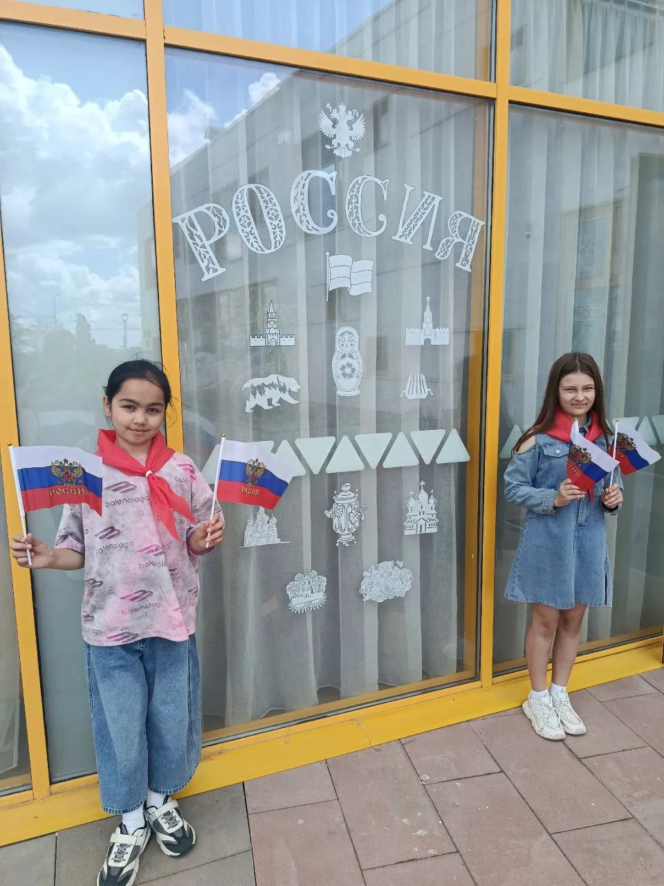 Родиной горжусь: окна нашей школы украсила праздничная символика! 🇷🇺

В преддверии 12 июня активис