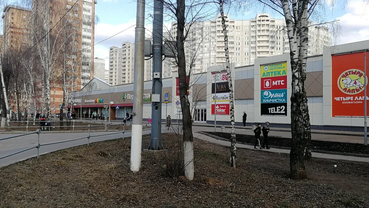 Друзья, в ТЦ Западный (Ленинградская 21) обрушилась крыша. ТЦ и все магазины закрыты на неопределенн