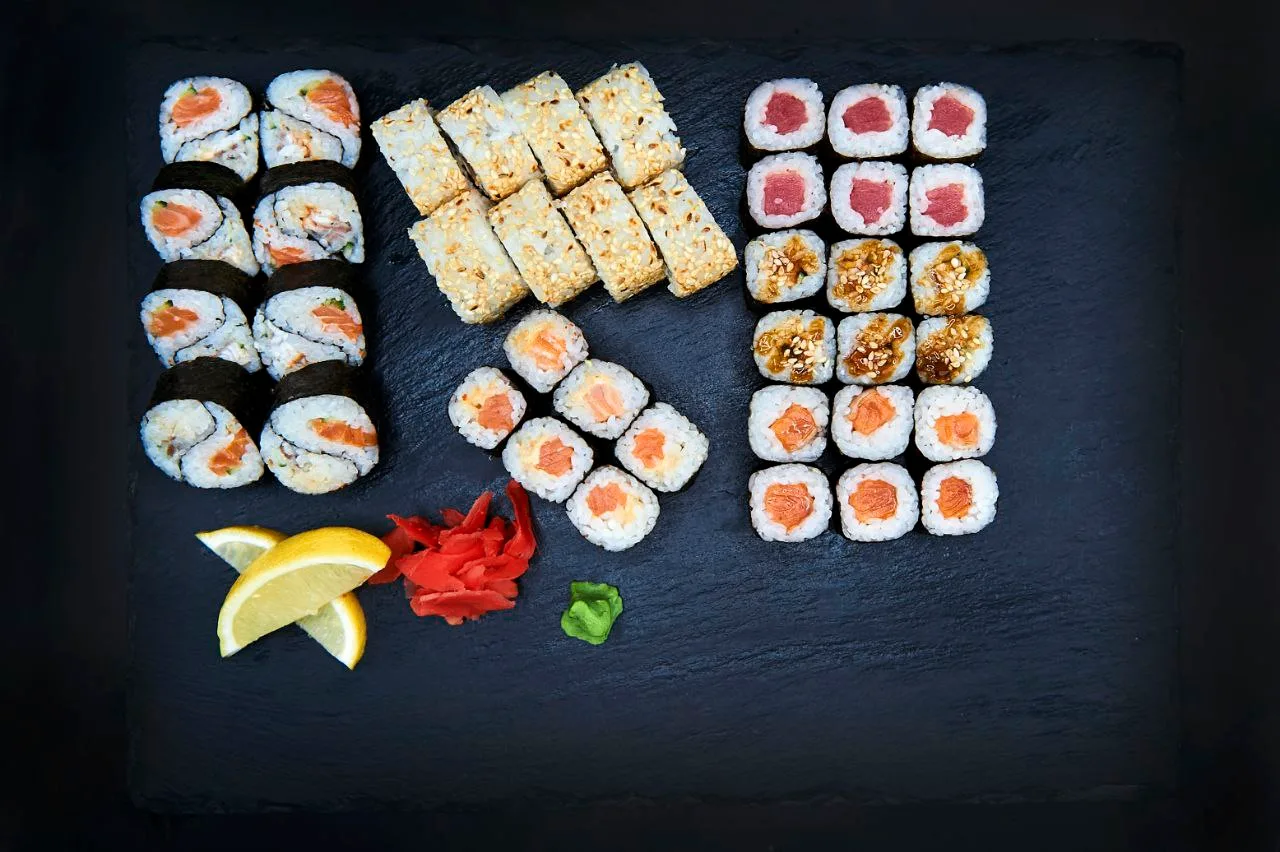 😋 СЕТЫ | Фиш ролл
 
Роллы классической линейки с нежным вкусом и легкой пикантной ноткой.
 
•Аляска