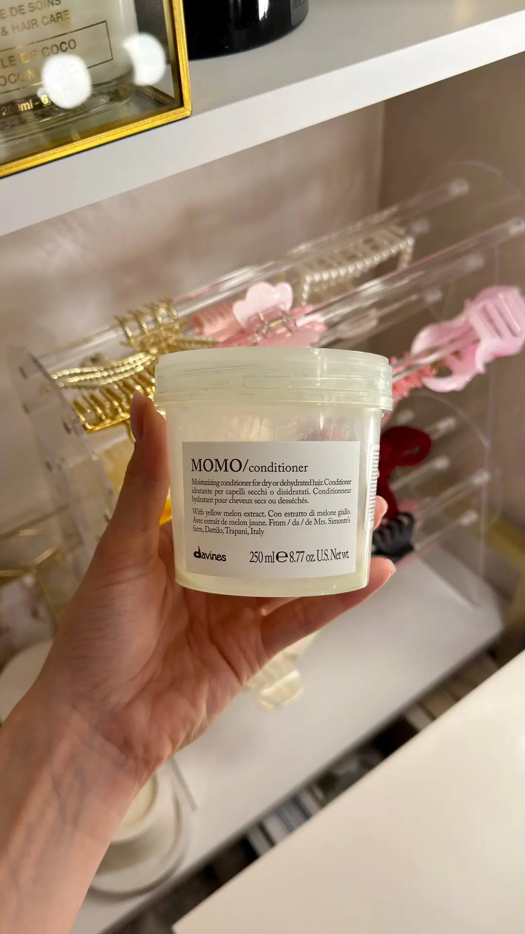 Пустые баночки ⭐

🪽Кондиционер для волос Davines Momo - увлажняющая линейка, хорошо подходит на каж