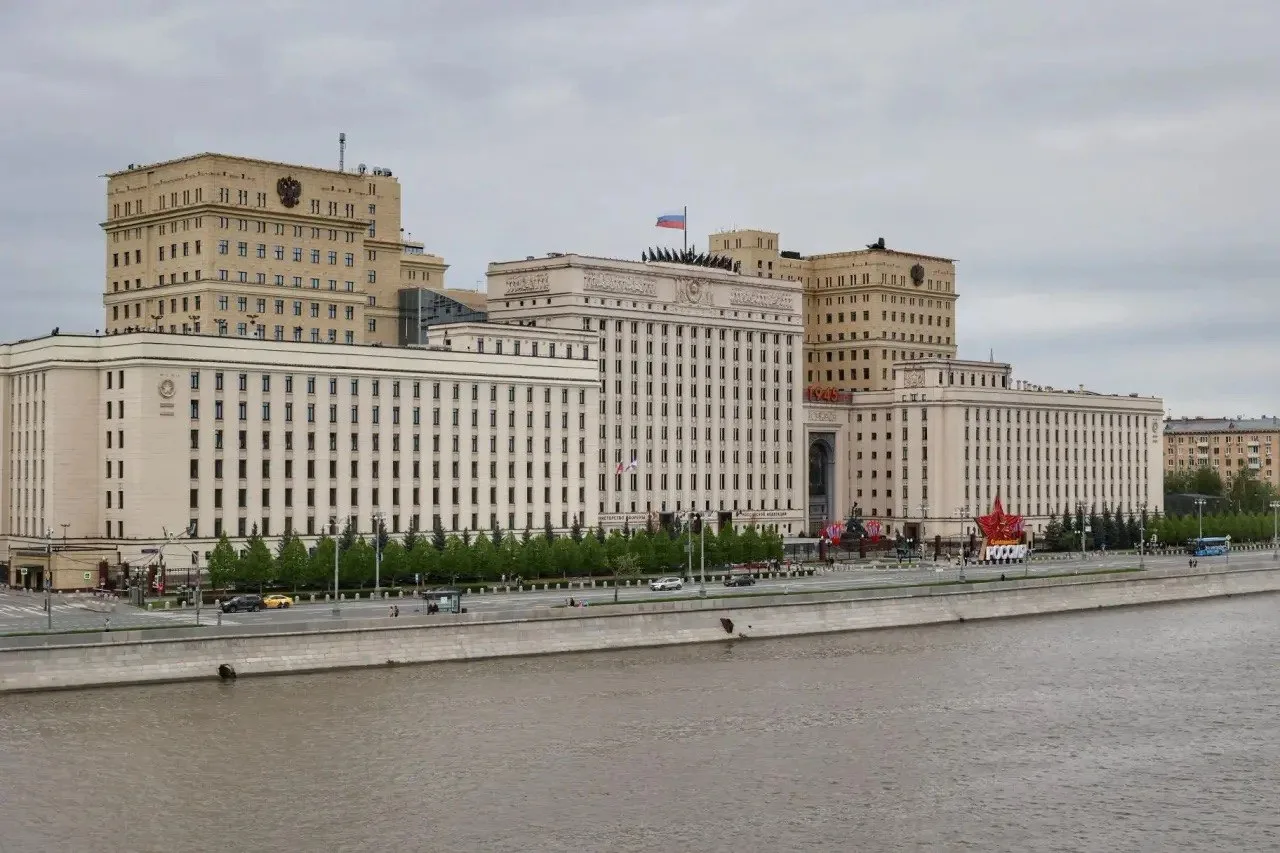 Расчёты FPV-перехватчиков уничтожают вражеские гексакоптеры на Добропольском направлении
https://vve