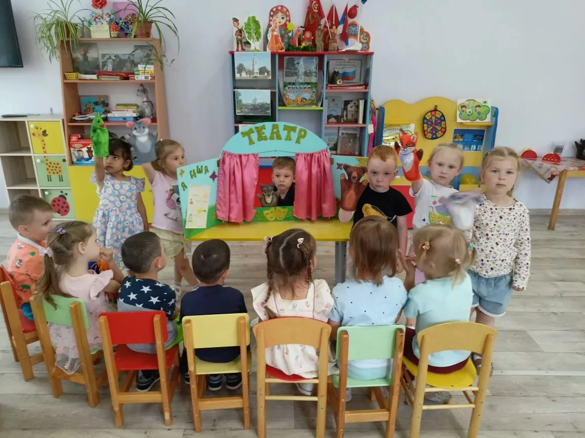 Наши дети из группы  ЯГОДКИ - театралы!!