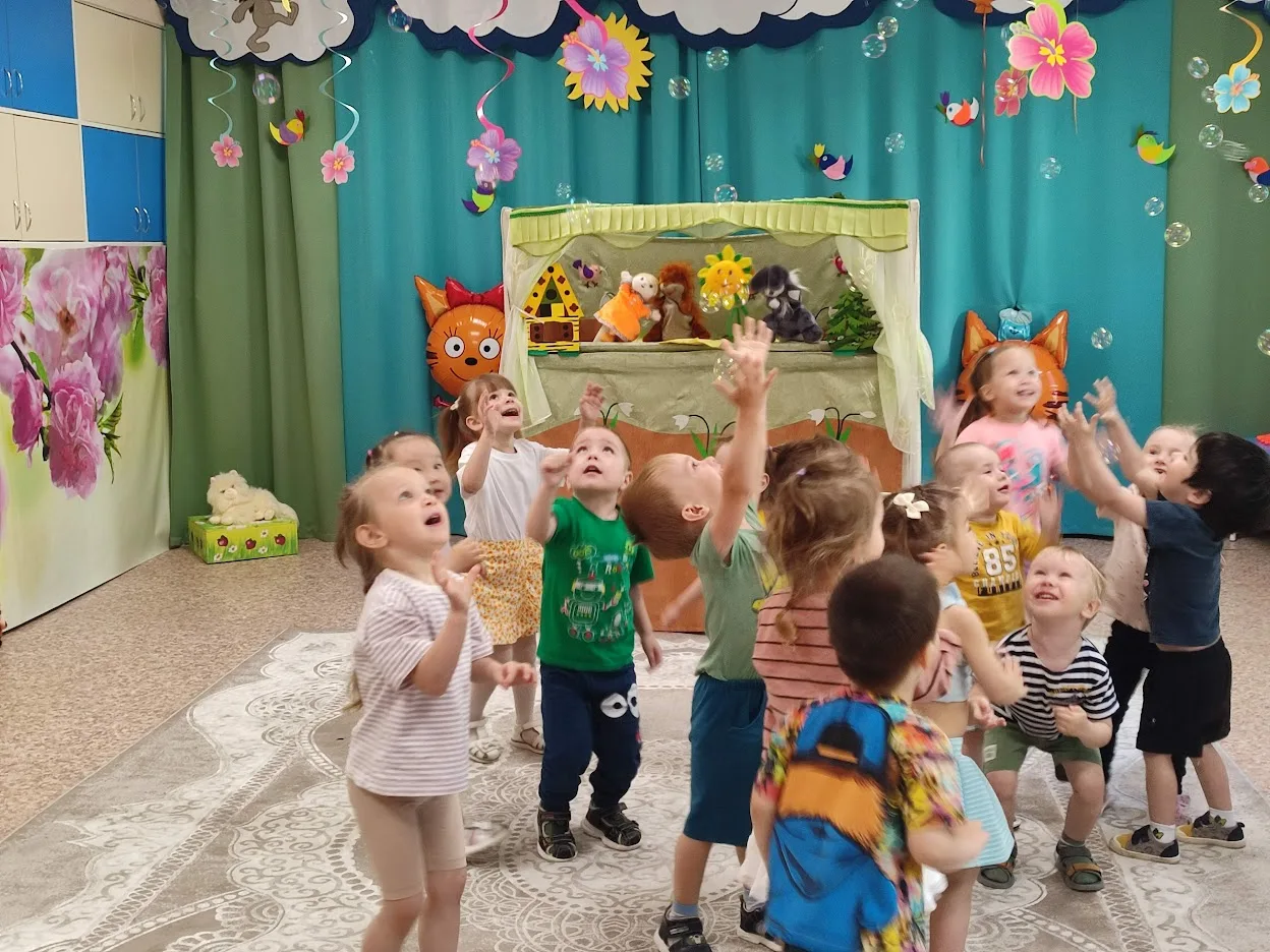 ✨ Кукольный театр «Подарок для солнышка»: волшебство, улыбки и море мыльных пузырей! ✨
 В  нашем дет