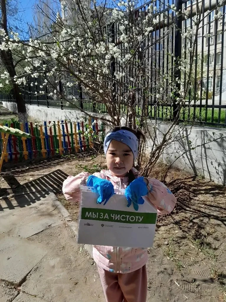 🧹 Трудовая акция «Десант чистоты»
Средняя группа «Кораблик» проявила заботу и оказала помощь малыша