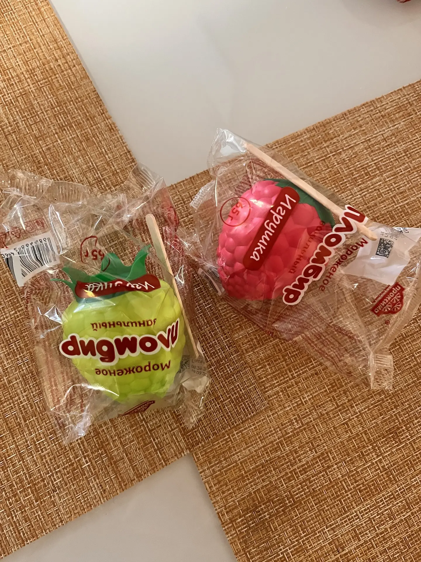 Кто помнит такое мороженое? 🍦 
У меня в детстве была синяя ягодка