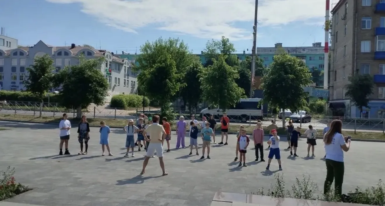 Наш новый день на любимых библиоканикулах в Дмитровской центральной библиотеке.
⁣
 🔆Утро у ребят ка