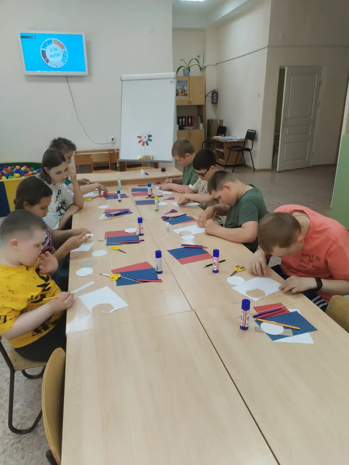 Я люблю Россию.
  12 июня отмечается  один из самых важных патриотических праздников в нашей стране 