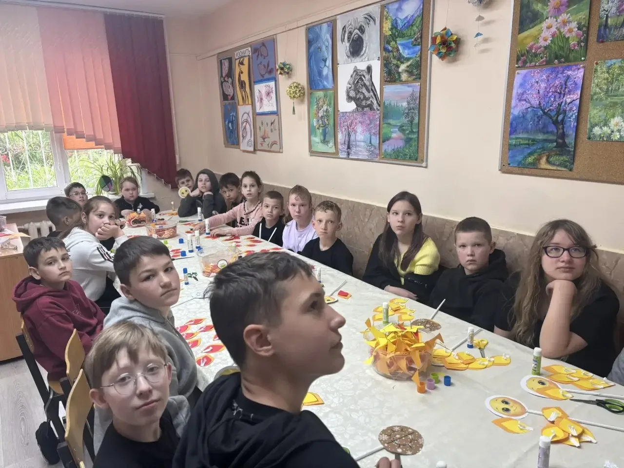 Сегодняшней день для ребят, отдыхающих в летнем пришкольном лагере, был наполнен яркими и полезными 