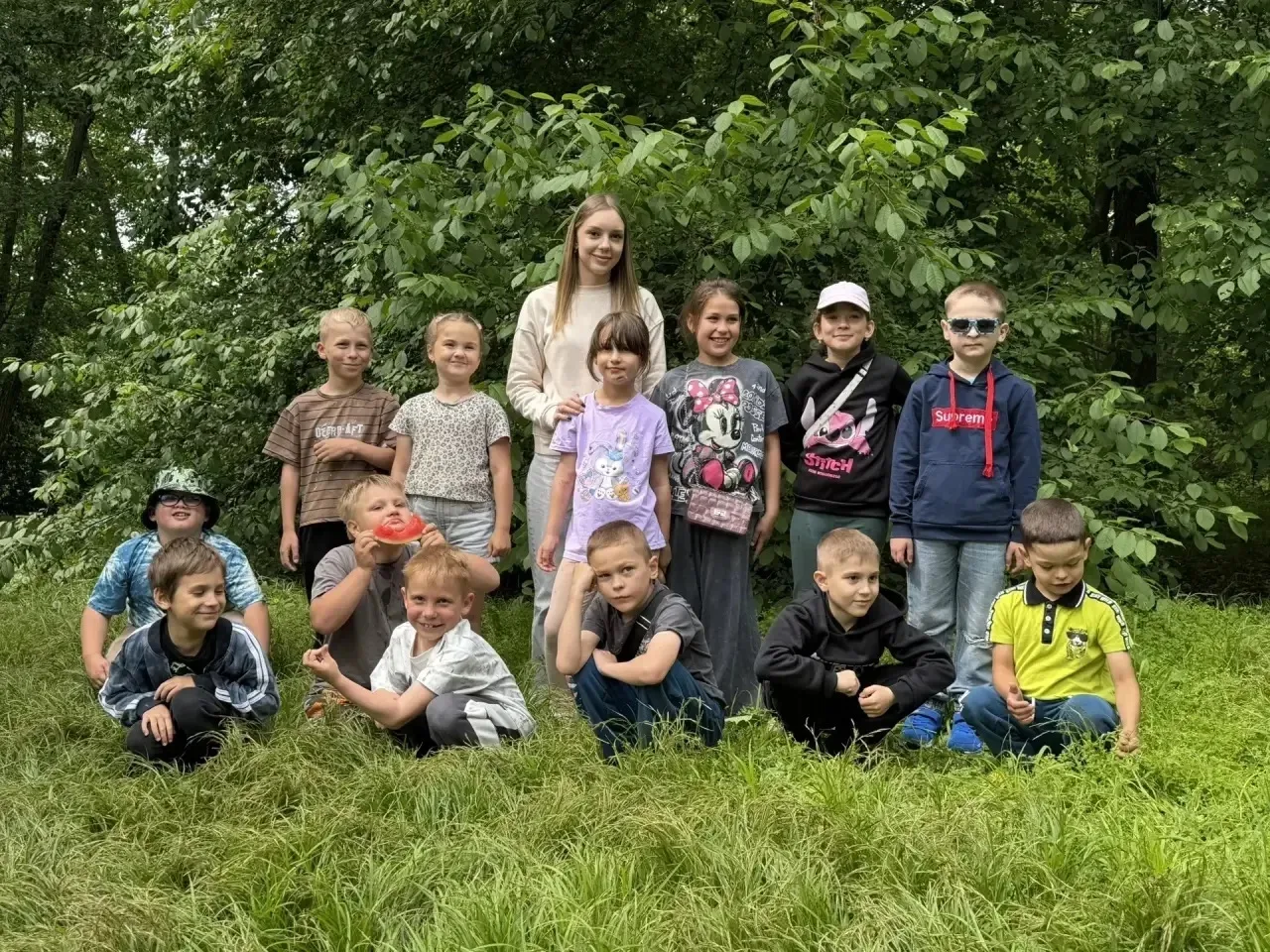 Настоящая дружба и веселье! 
Ученики 1В класса (Кл.руководитель Михеева Е.В) не сидят дома на канику
